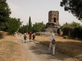 Inizio del cammino
sull’Appia Antica
(15289 bytes)